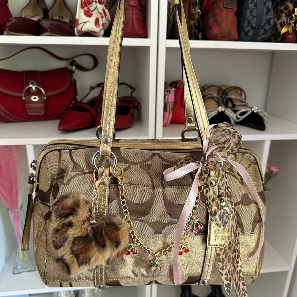 Gold Coach Signature Stripe Large Shoulder Bag 🎀✨🧸